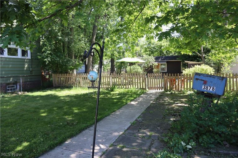 3878 Parkdale Road, Cuyahoga Heights, OH - Photo 8