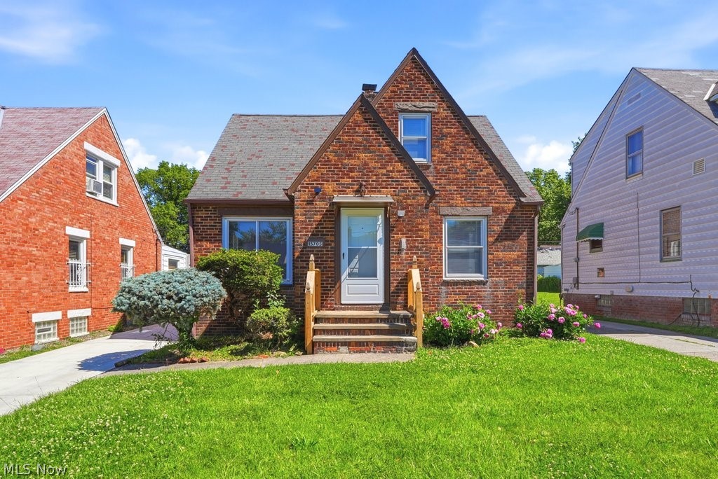 15705 Throckley Avenue, Cleveland, OH