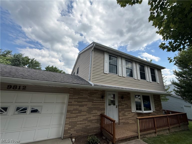 9812 Vienna Drive, Parma, OH - Photo 4