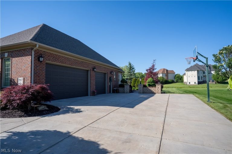 3947 Via Siena, Poland, OH - Photo 3