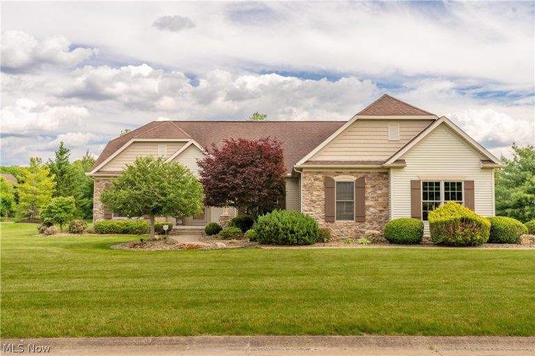 8500 Sandbridge Street, Massillon, OH - Photo 2