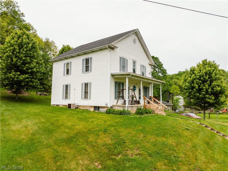 6587 Barkley Road, Uhrichsville, OH - Photo 2