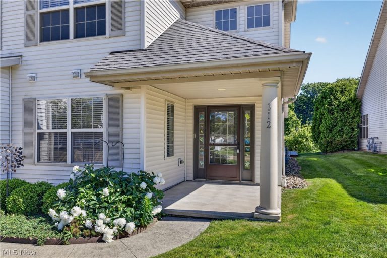 312 Lake Breeze Cove, Eastlake, OH - Photo 4