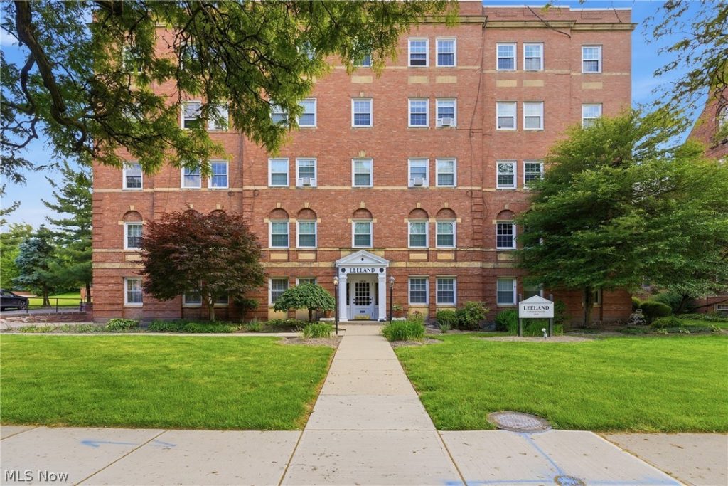 15820 Van Aken Boulevard, Shaker Heights, OH