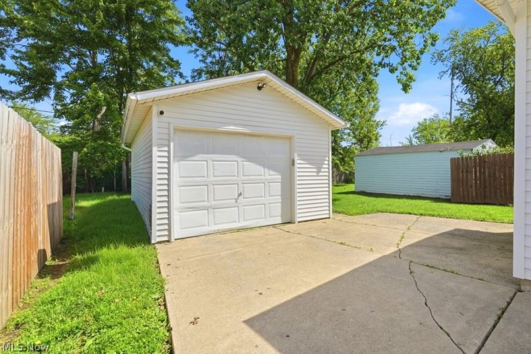 176 Clinton Avenue, Elyria, OH - Photo 4