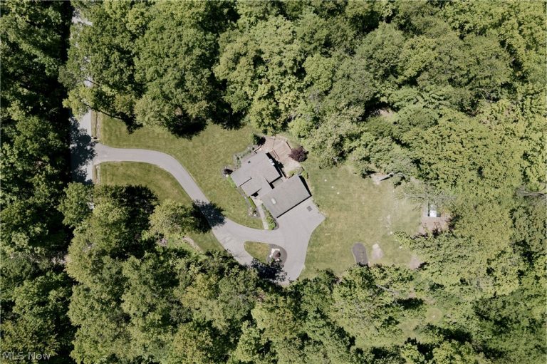 17138 Wood Acre Trail, Chagrin Falls, OH - Photo 3