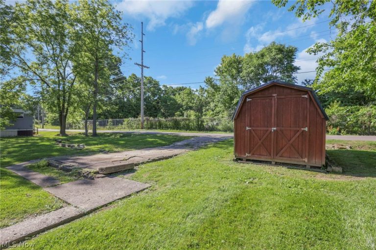 204 Jefferson Street, New Lexington, OH - Photo 5
