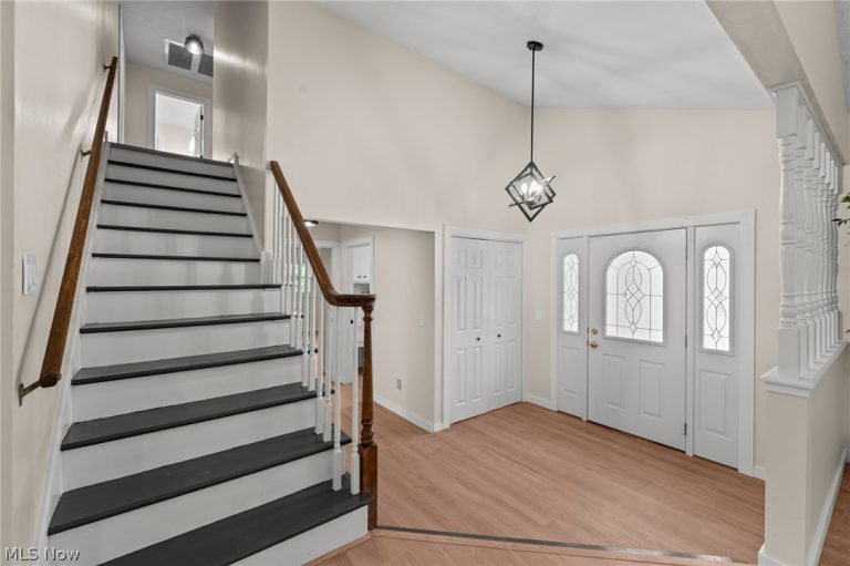 6704 Cheryl Ann Drive, Seven Hills, OH - Photo 3