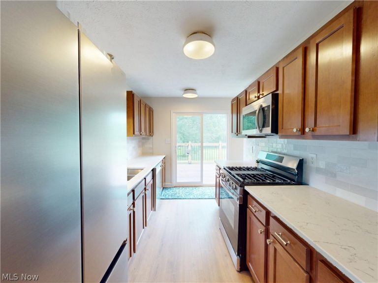 3264 Grenfall Road, Norton, OH - Photo 6