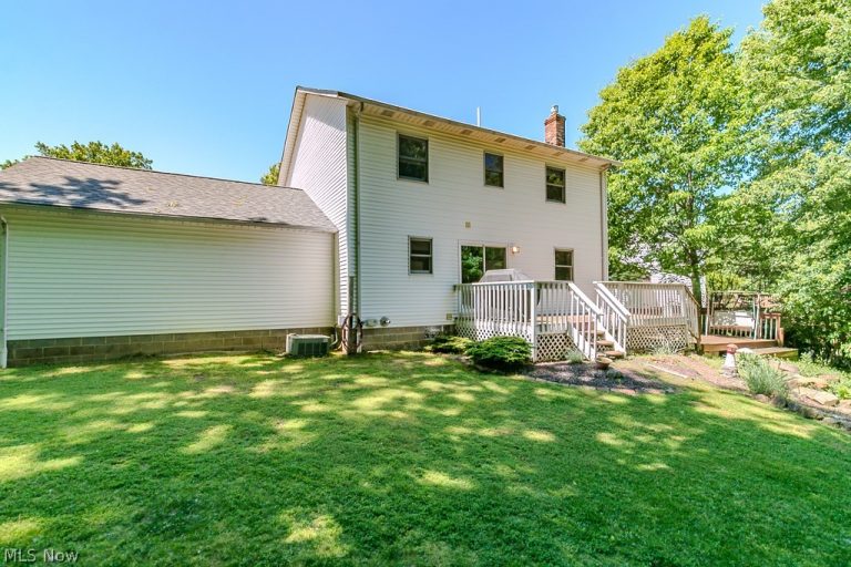 647 Robin Drive, Eastlake, OH - Photo 4