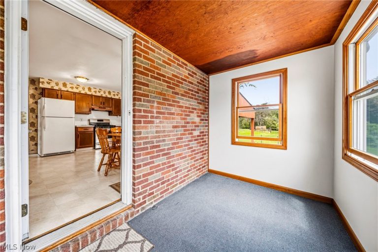 725 Chestnut Road, Seven Hills, OH - Photo 3