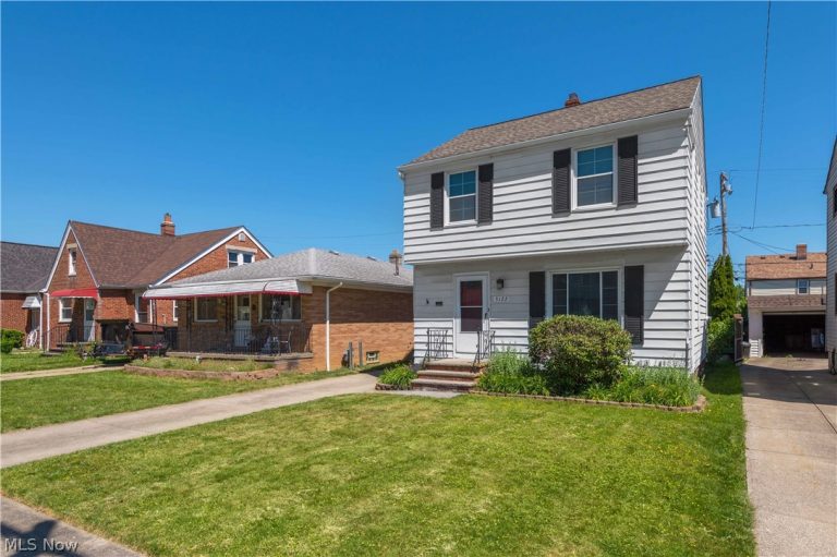 3122 Parklane Drive, Parma, OH - Photo 2