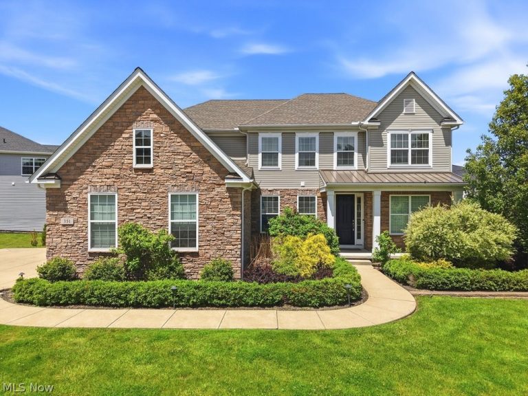 351 Glasgow Drive, Highland Heights, OH, 44143