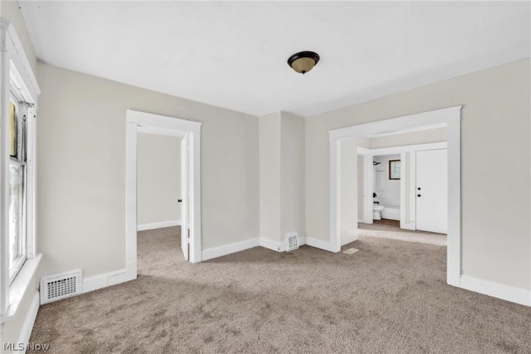 13012 Austin Avenue, Cleveland, OH - Photo 8