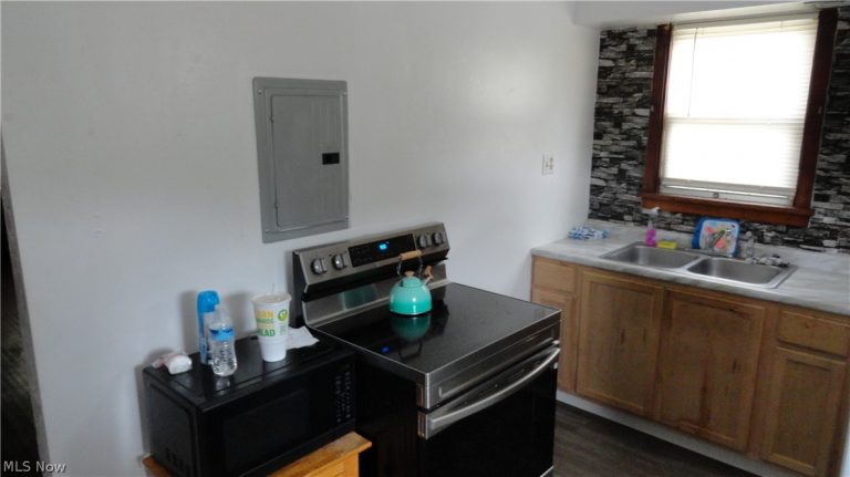 315 Grant Street, Newell, WV - Photo 3