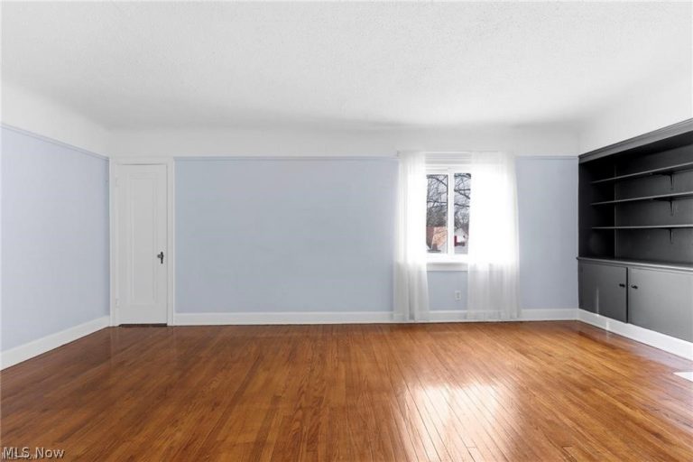 876 Eloise Drive #Upper, Cleveland Heights, OH - Photo 5