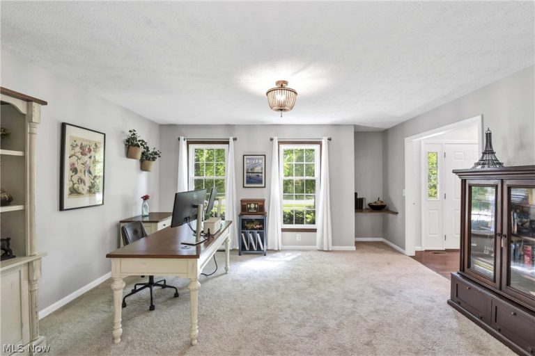 705 Lake Trail, Aurora, OH - Photo 4