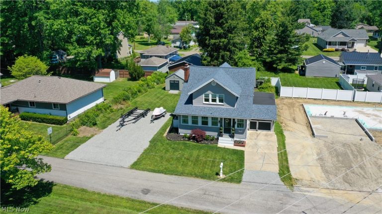 17500 Lundys Lane, Lake Milton, OH - Photo 3