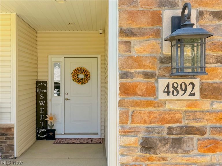 4892 Mandarin Drive, Seville, OH - Photo 5