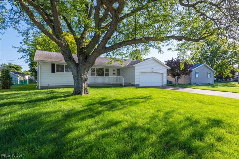 1910 37th Street, Lorain, OH - Photo 2