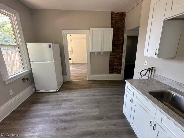 2055 65th Street, Cleveland, OH - Photo 6