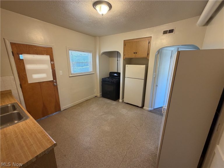 15300 Waterloo Road #1, Cleveland, OH - Photo 4
