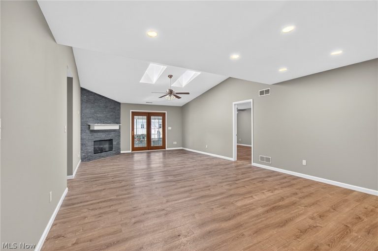 139 Mulberry Lane, Munroe Falls, OH - Photo 3