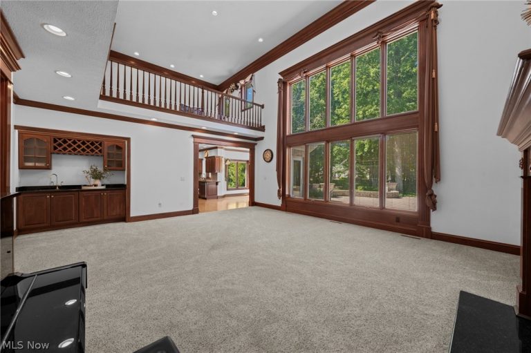 298 Village Drive, Broadview Heights, OH - Photo 8