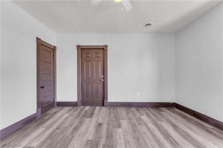 812 Lovett Place #UP, Lorain, OH - Photo 8