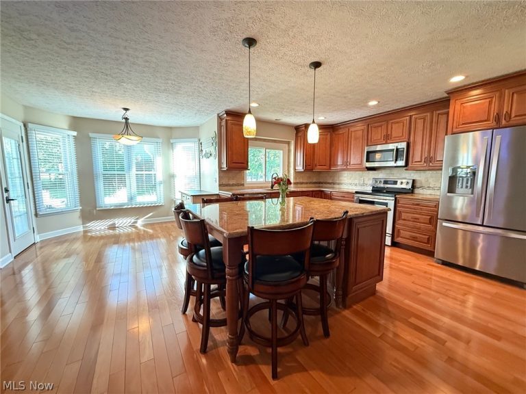 32291 Country Club Drive, Avon Lake, OH - Photo 6