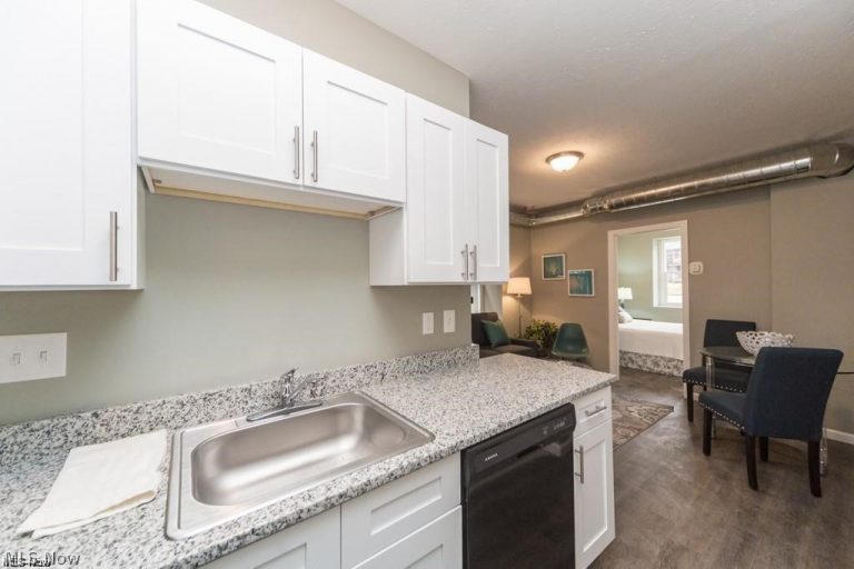 14814 Clifton Boulevard #407, Lakewood, OH - Photo 4
