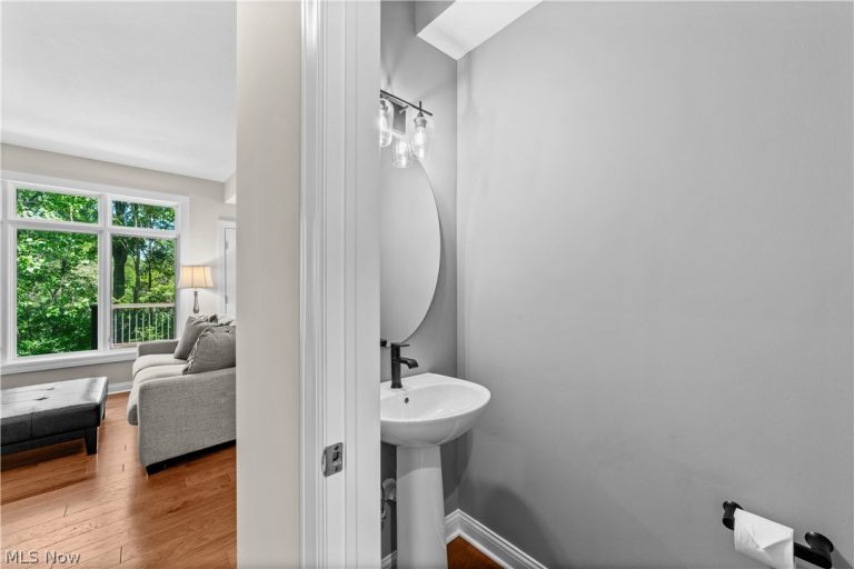 1357 Slate Court, Cleveland Heights, OH - Photo 4