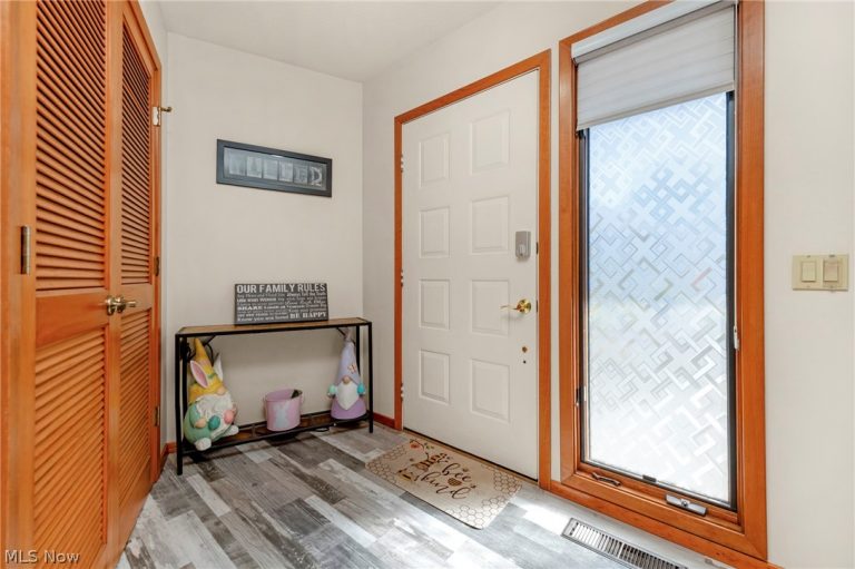 33125 Cedar Branch Circle, North Ridgeville, OH - Photo 4