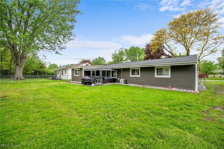 8498 Hallnorth Drive, Mentor, OH - Photo 2