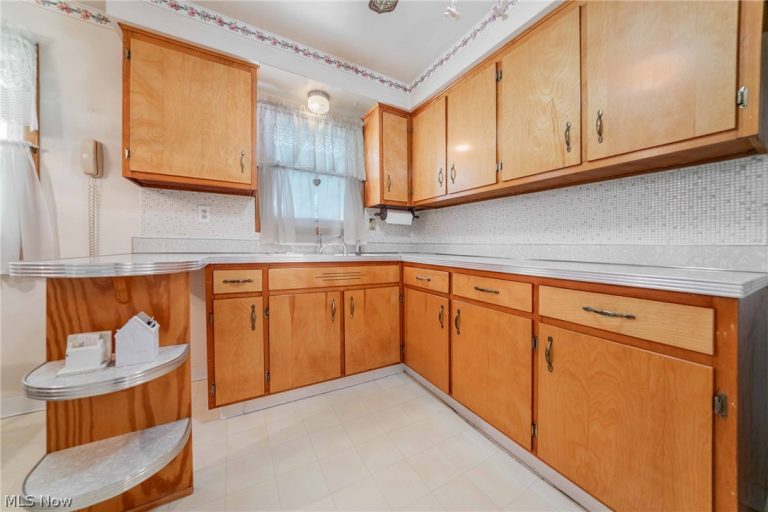 21131 Milan Drive, Euclid, OH - Photo 3