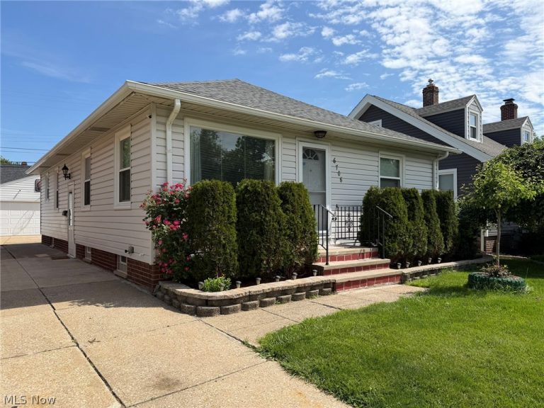 6706 Gilbert Avenue, Parma, OH - Photo 3