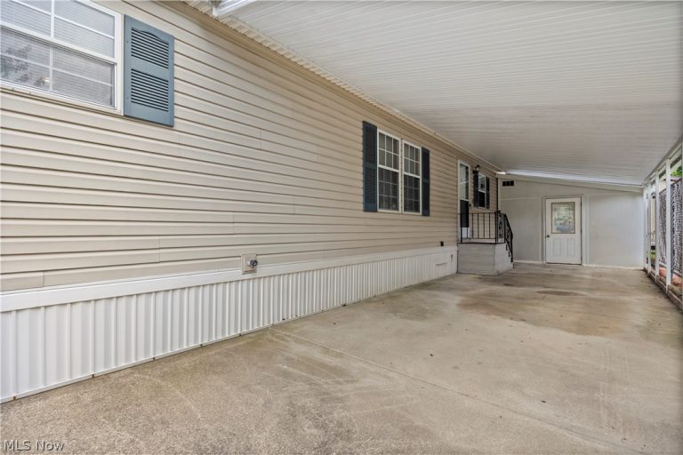 17 Schuberts Alley, Olmsted Twp, OH - Photo 5