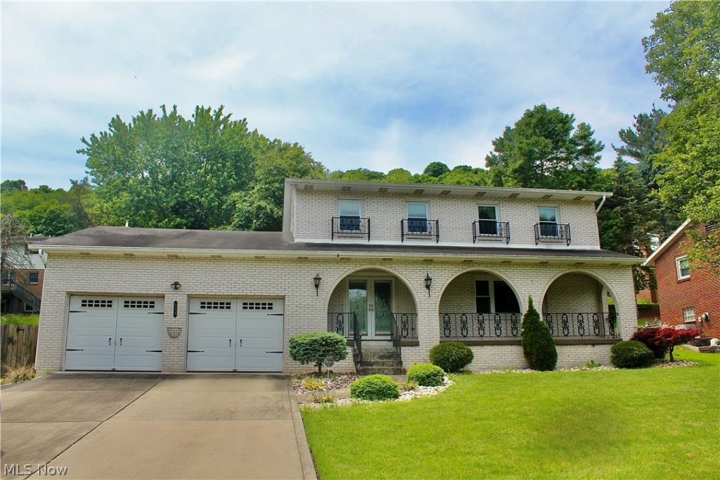 339 Country Club Boulevard, Weirton, WV