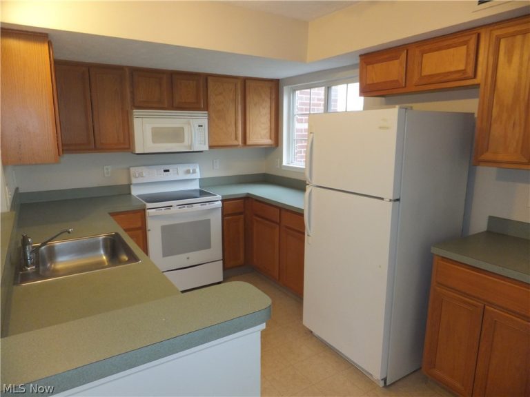 23004 Chandlers Lane #114, Olmsted Falls, OH - Photo 6