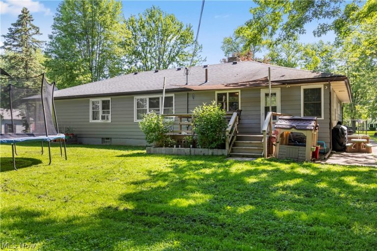 1908 Wallace Lane, Lorain, OH - Photo 3