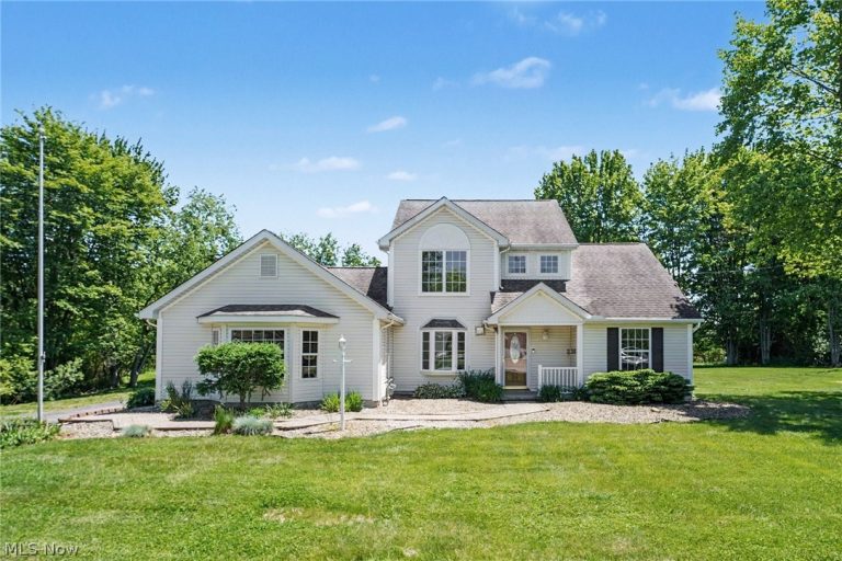 62 Rockaway Drive, Roaming Shores, OH, 44085