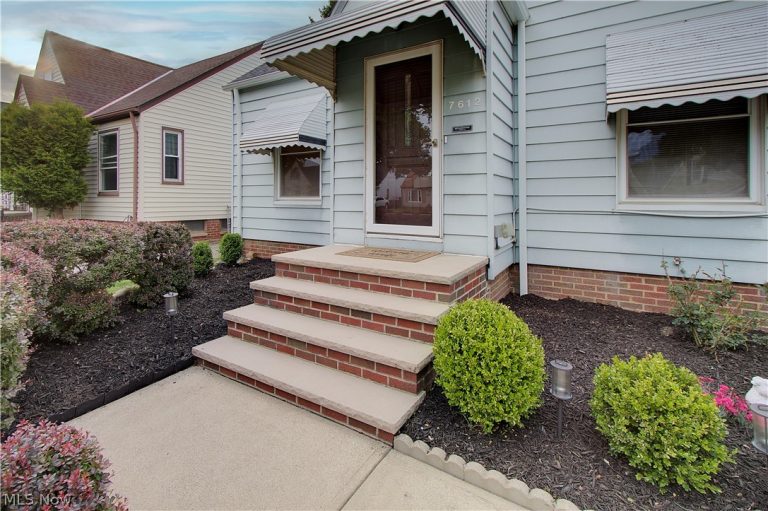 7612 Ira Avenue, Brooklyn, OH - Photo 4