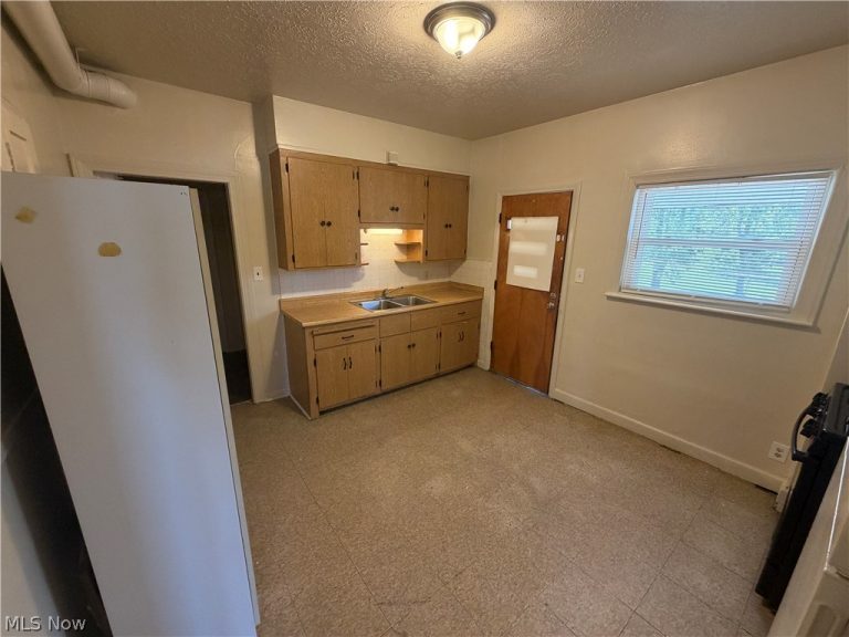 15300 Waterloo Road #1, Cleveland, OH - Photo 3