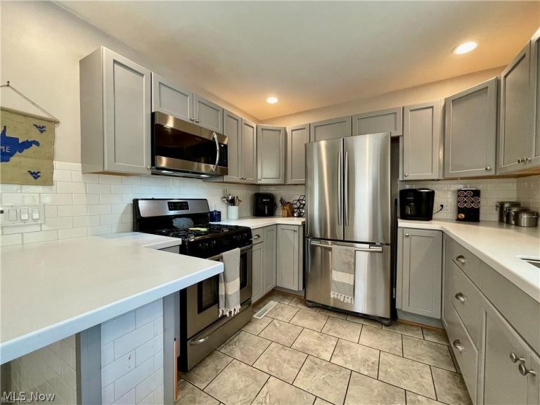 5516 Grand Central Avenue, Vienna, WV - Photo 2