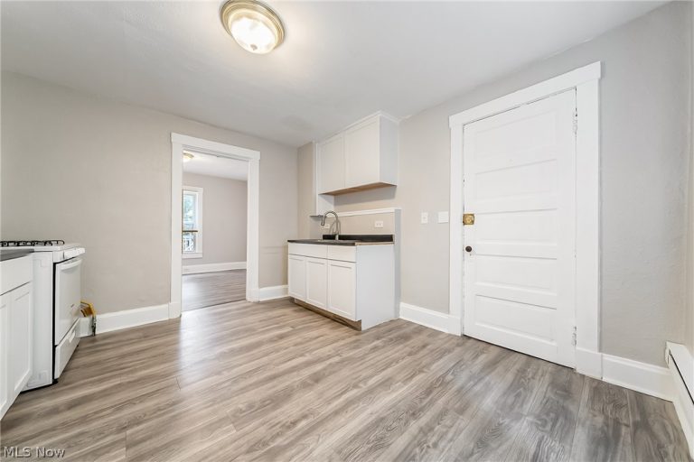 2036 Lark Street, Lakewood, OH - Photo 5