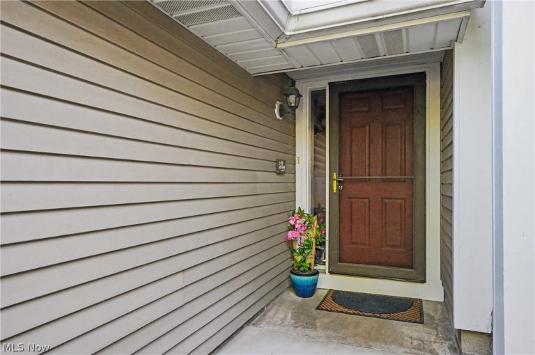 2412 Wrens Drive, Stow, OH - Photo 3