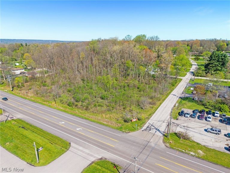 Aurora Road, Sagamore Hills, OH, 44067