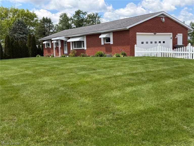 3215 Knollridge Circle, Canton, OH - Photo 2