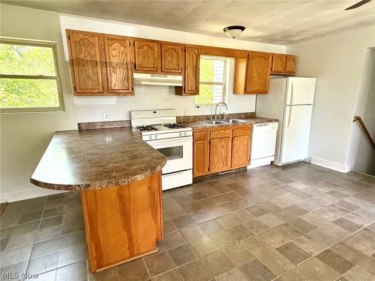 210 W Spring St, Marietta, OH - Photo 6