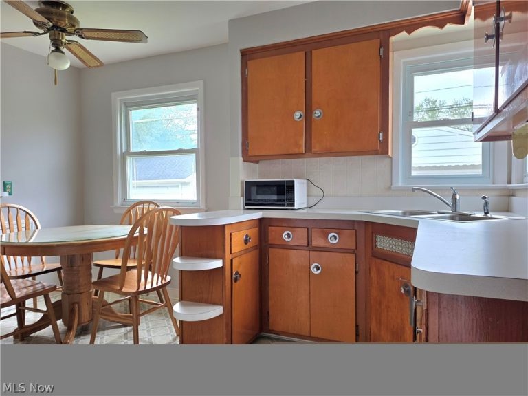 15804 Northwood Avenue, Maple Heights, OH - Photo 3